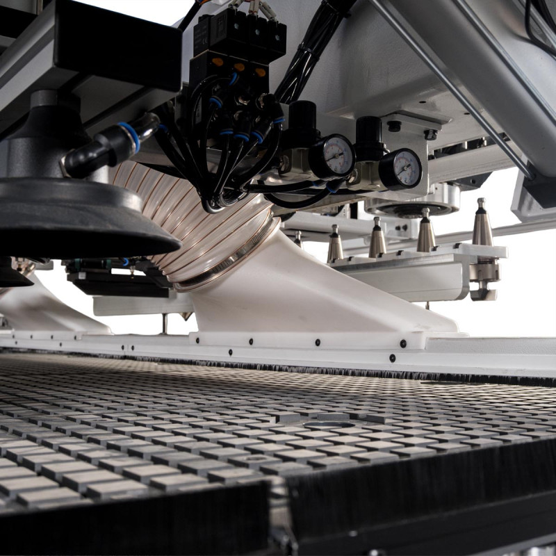 Обрабатывающий центр с ЧПУ KN-2710L